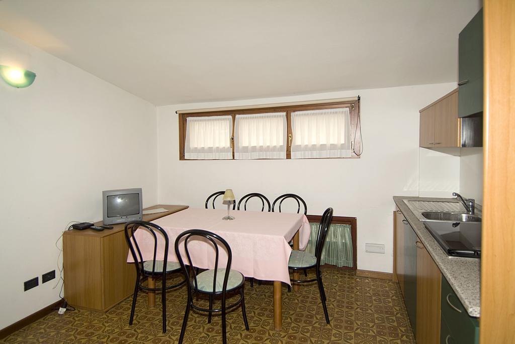 Camping Hotel Au Lac De Como Sorico Zimmer foto